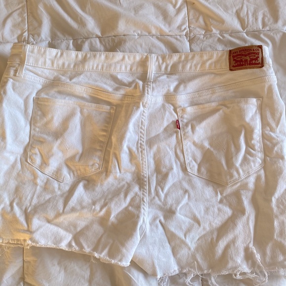 Levi Cut Off Shorts ๐